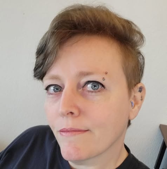 Meet your Posher, Janet - Picture 1 of 1